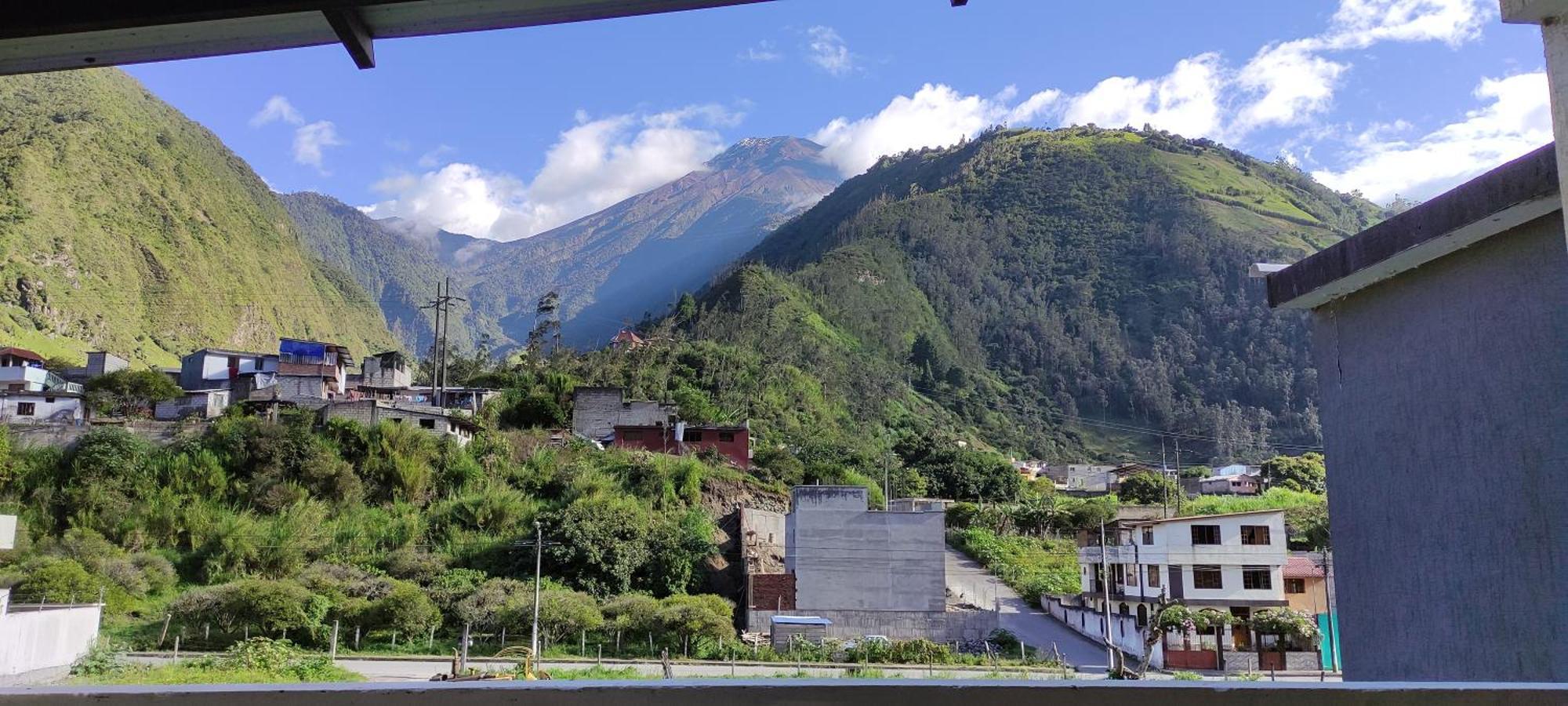 Elegante Apartamento Con Vistas Al Volcan Tungurahua 바뇨스 외부 사진
